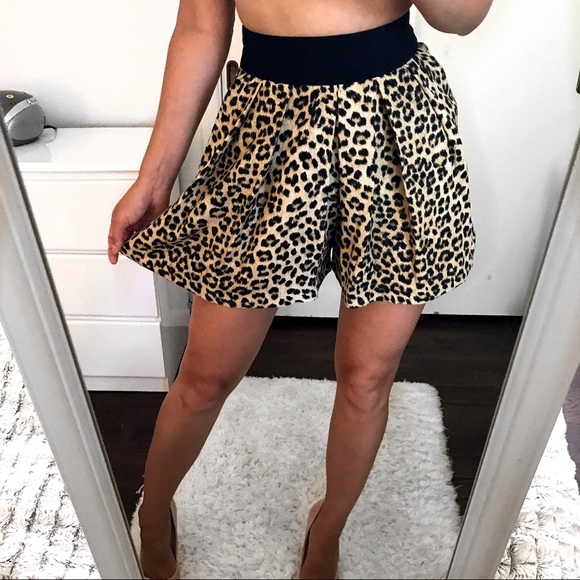 Zara Pants - ZARA Leopard Shorts 🐆